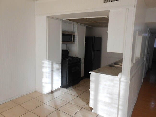 Building Photo - 2nd Floor 3 bedroom Condo Near 95/Torrey Pines