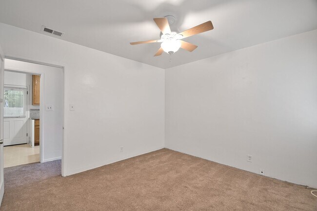 Building Photo - j27