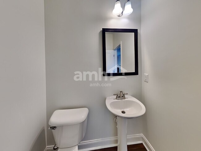 Building Photo - 216 Leland Ln