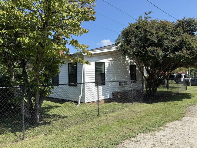 Building Photo - 2412 Leaphart Rd