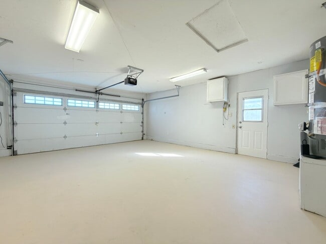 Building Photo - 5604 Bloomfield St