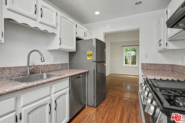 Building Photo - 3542 Greenwood Ave
