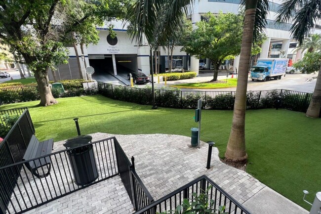 Building Photo - 419 SE 2nd St