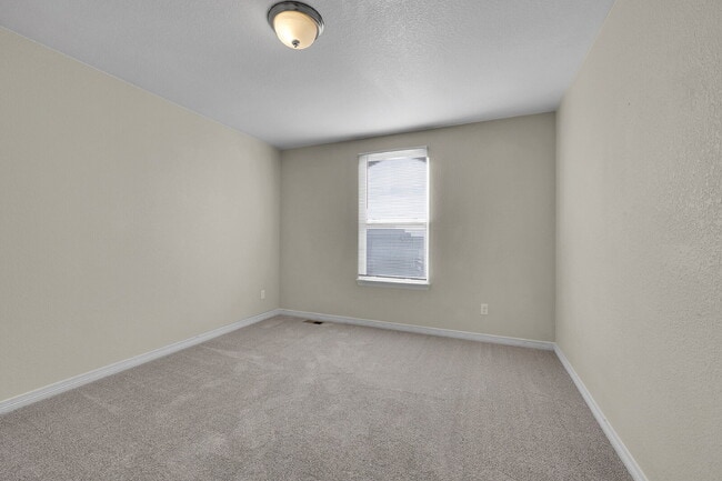 Building Photo - $2,750.00 - 6 Bedrooms, 3.5 Bathrooms, Single Family Home in Colorado Springs with Fenced Yard!