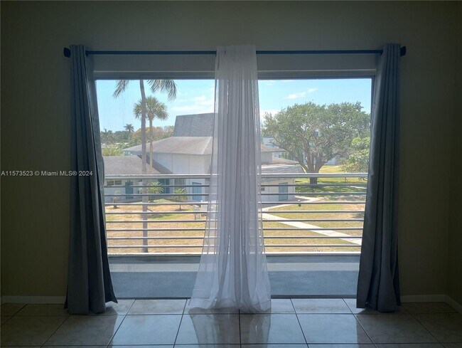 Building Photo - 2309 Park Ln