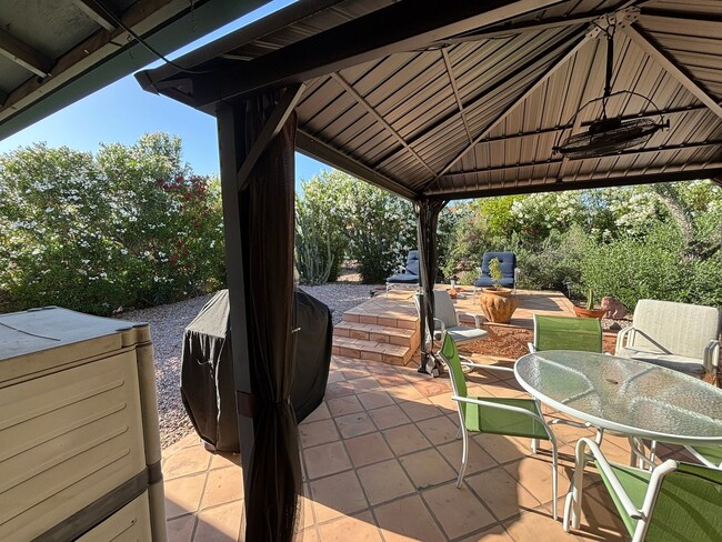 Building Photo - Fantastic Summer Getaway, Short Term Furni...