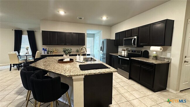 Building Photo - 1201 Lindsey Dr