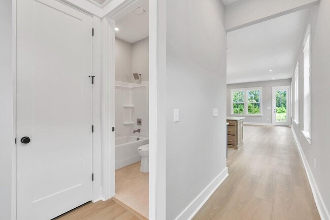 Building Photo - 299 Suwannee Dr