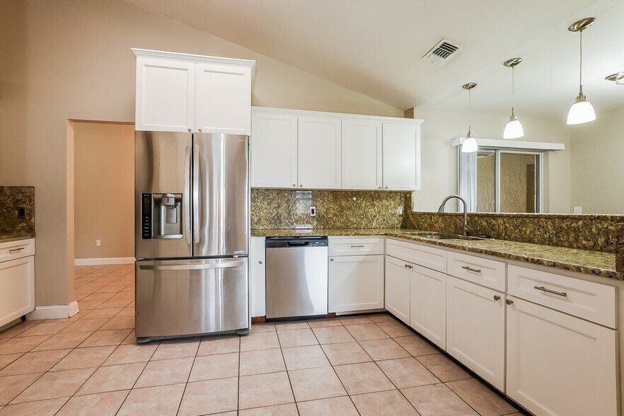Building Photo - 264 Daisy Estates Dr