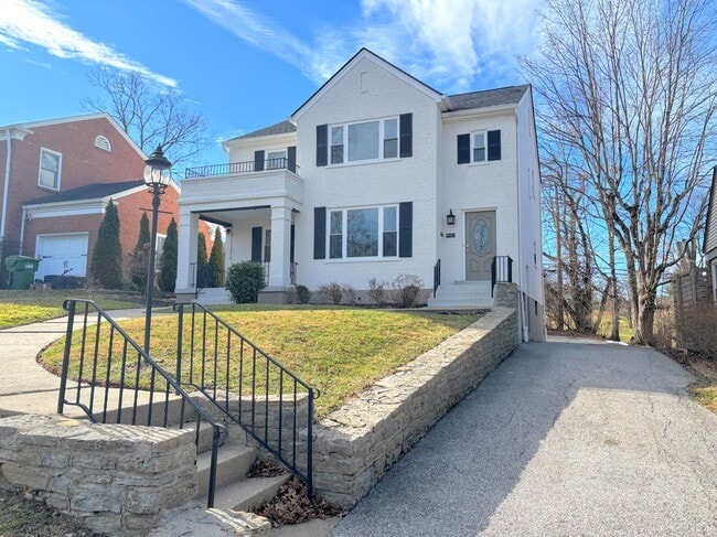 Building Photo - 27 Sunnymede Dr