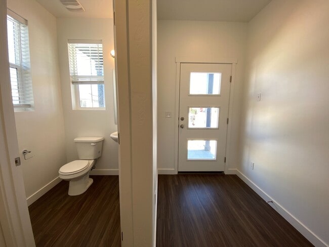 Building Photo - Single Family Home on Riverside.