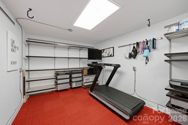 Building Photo - 1124 Dilworth Crescent Row