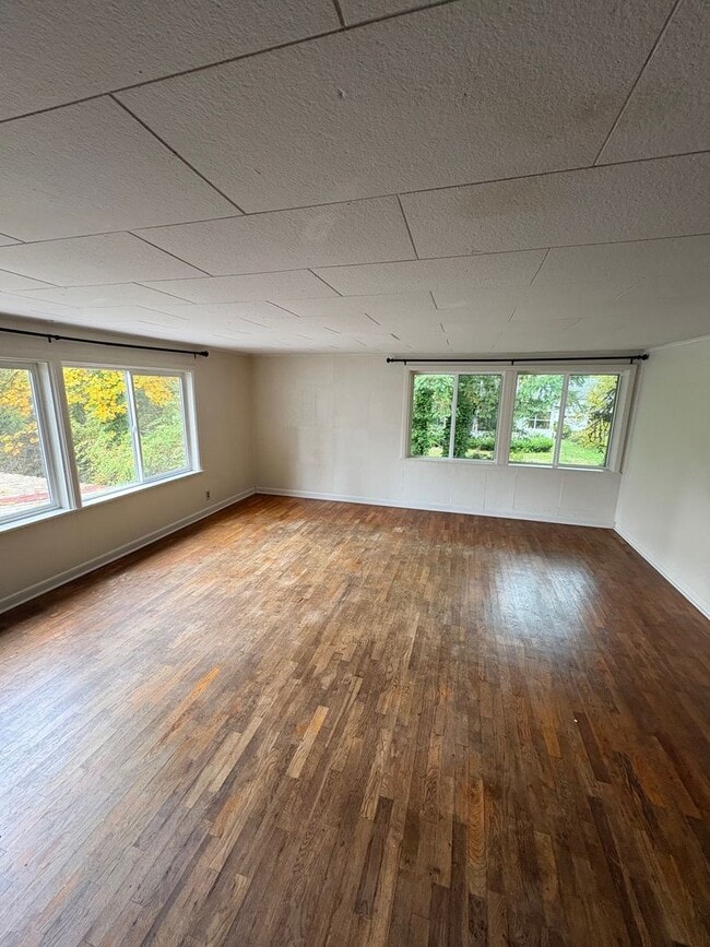 Building Photo - 00110-751/755 River RD