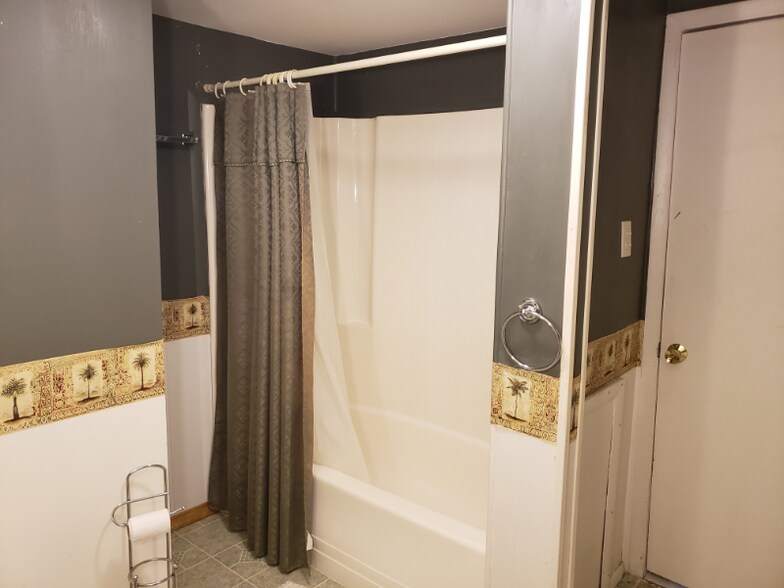 Building Photo - 117 Wilkes St