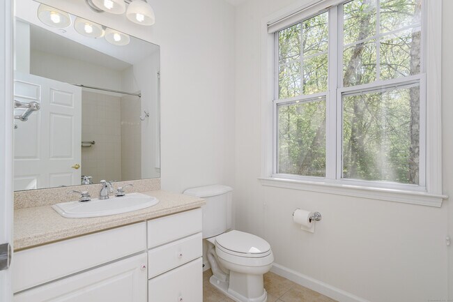 Building Photo - 82 Suzie Dr