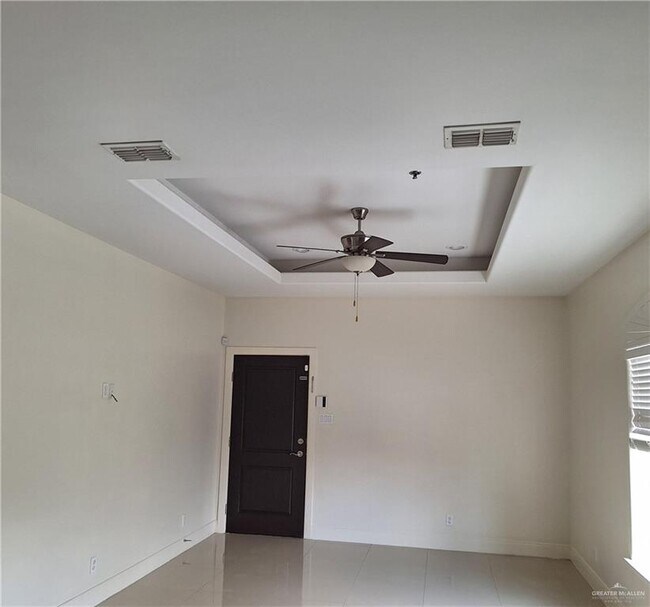 Building Photo - 9 Pineridge Ln