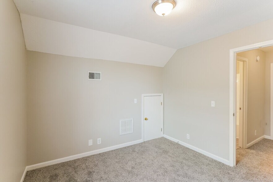 Building Photo - 654 Mable Dr