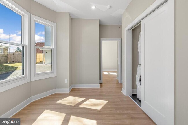 Building Photo - 6712 Ridge Ave