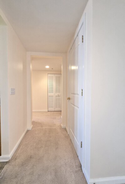 Building Photo - 655 Perrie Dr