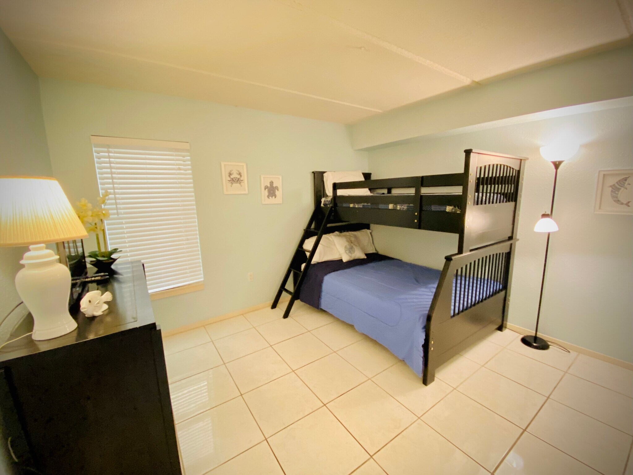 Building Photo - 404 Padre Blvd