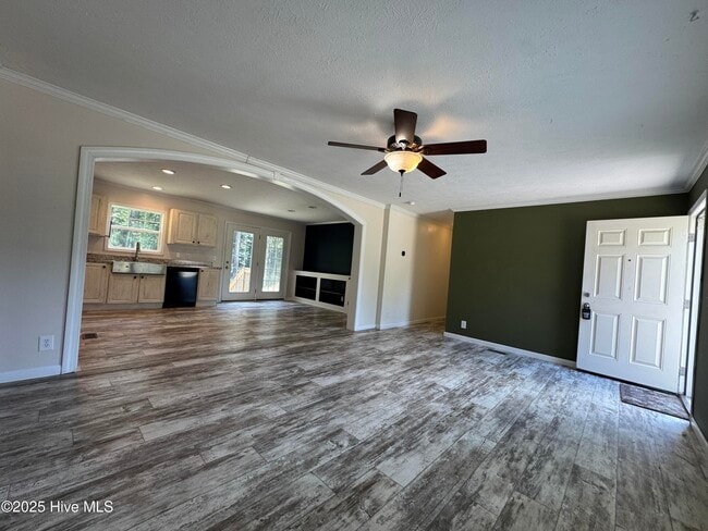 Building Photo - 162 Sandy Creek Dr