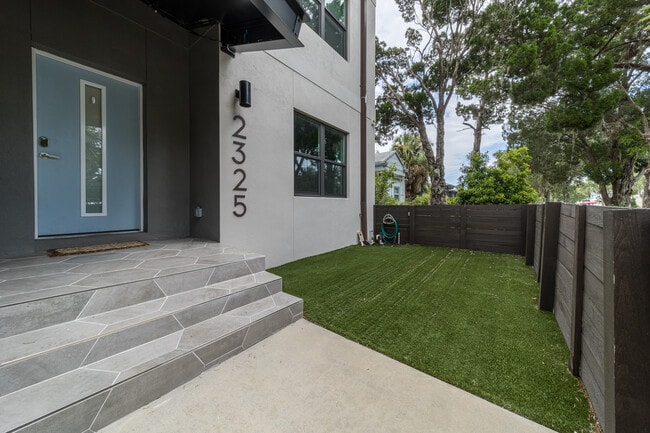 Building Photo - 2325 1st Ave S