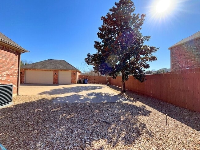 Building Photo - 1205 Golden Gate Dr