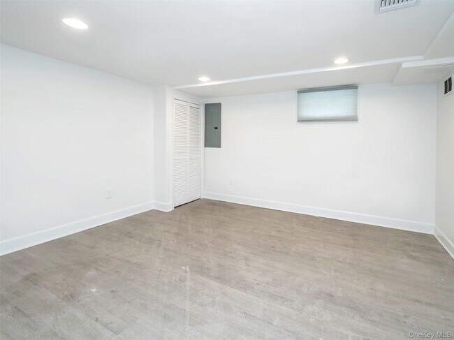 Building Photo - 1 Milford Ln