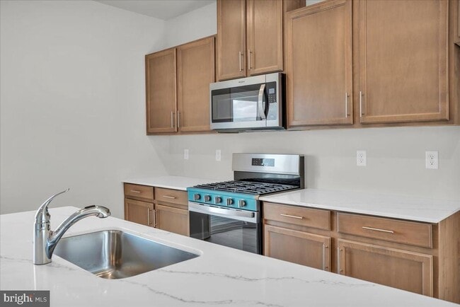 Building Photo - 220 Sandy Rdg Rd