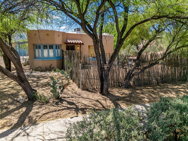 Building Photo - Charming historic home in central Tucson