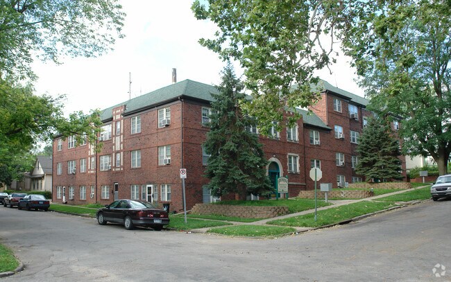 Primary Photo - The Green Lodge