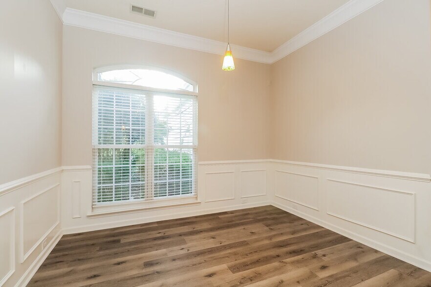Building Photo - 15541 De Havilland Dr