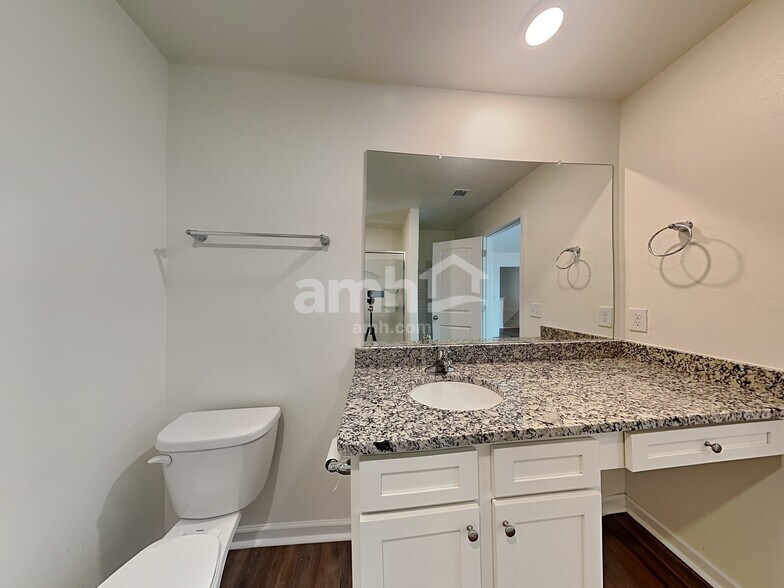 Building Photo - 6046 Mason Tucker Dr