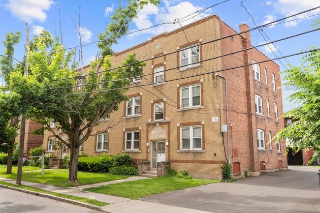 Building Photo - 36 School St