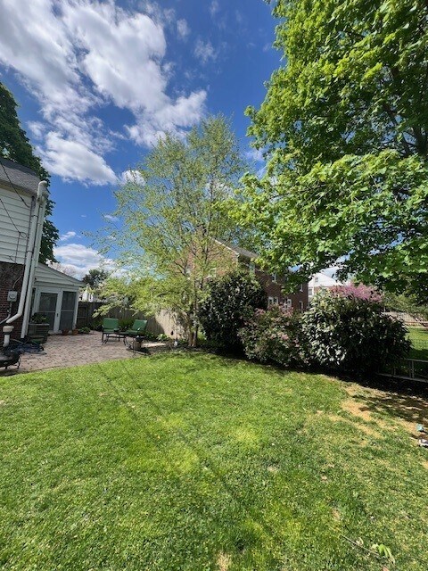 Building Photo - 947 Janet Ave