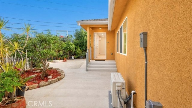 Building Photo - 628 W Floral Dr