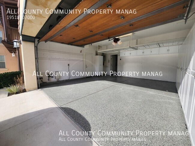 Building Photo - 43 Los Indios