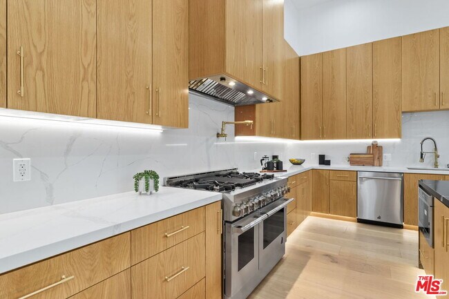 Building Photo - 4535 Haskell Ave