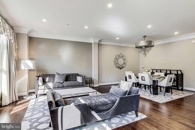 Building Photo - 10821 Symphony Park Dr