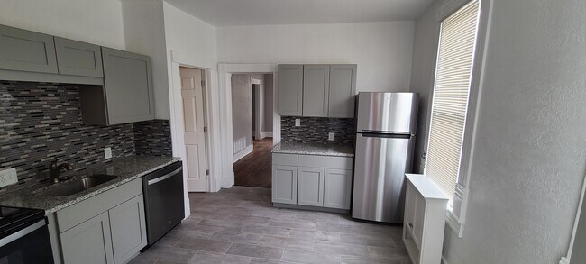 Building Photo - 2321 Ashland Ave