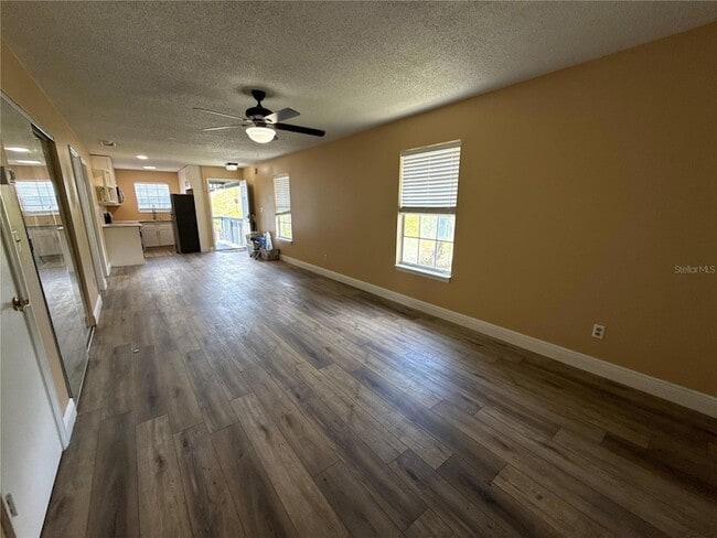 Building Photo - 313 Dirksen Dr