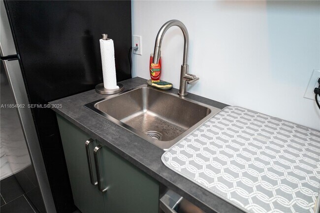 Building Photo - 224 Meridian Ave