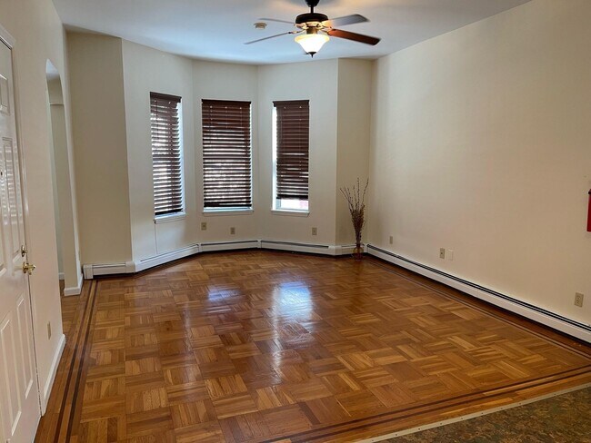 Building Photo - 55 Bonn Pl