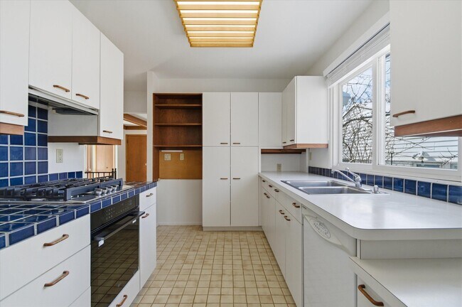 Building Photo - 1510 Barnard Rd