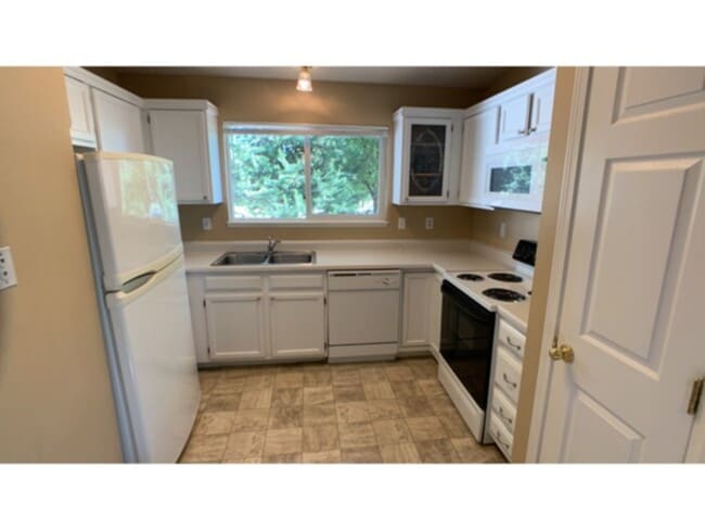 Building Photo - Nice one level living in Cheyenne Meadows