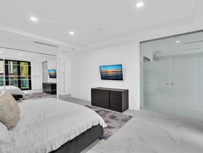 Building Photo - 3010 Alton Rd