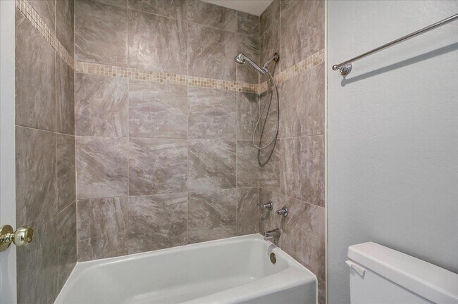 Building Photo - 280 Tradewinds Dr