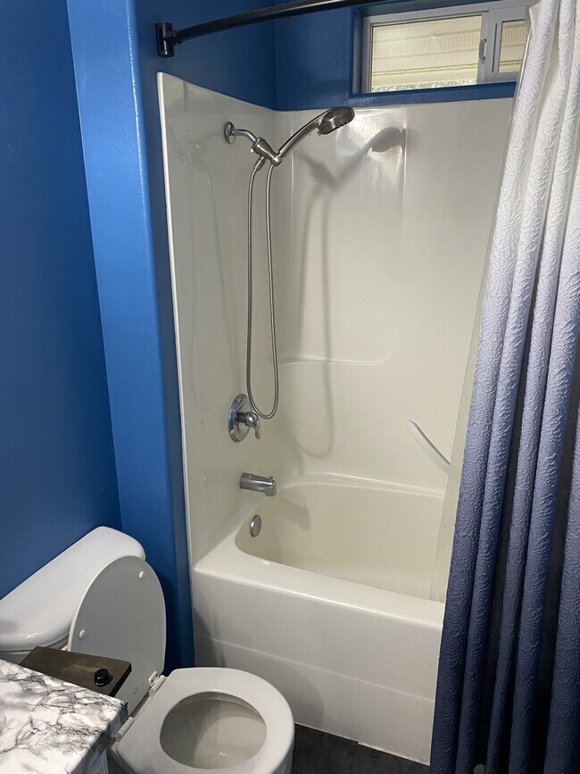 Building Photo - 348 Cockle St SW