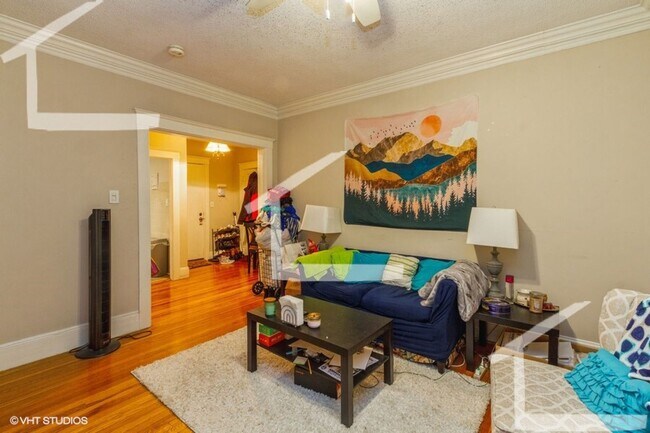 Building Photo - 9/1 No Fee! Sunny 3BR condo unit near Cleveland Circle!