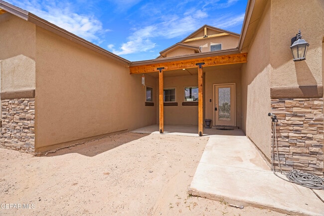 Building Photo - 618 Rafael Marmolejo St